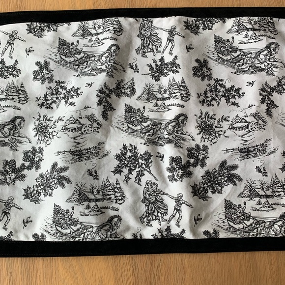 Winter scene table runner white black 49x13 with beads - Picture 2 of 4